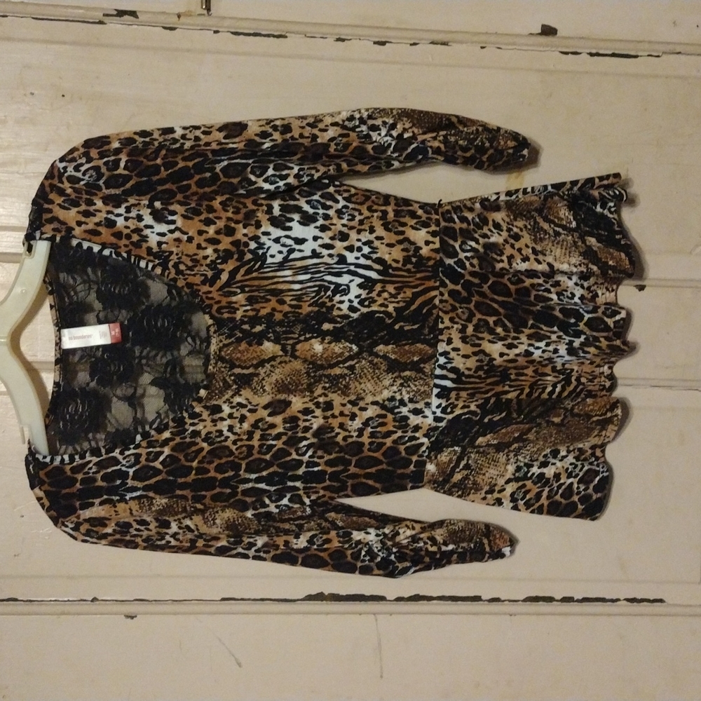 Animal print 3/4 sleeve top